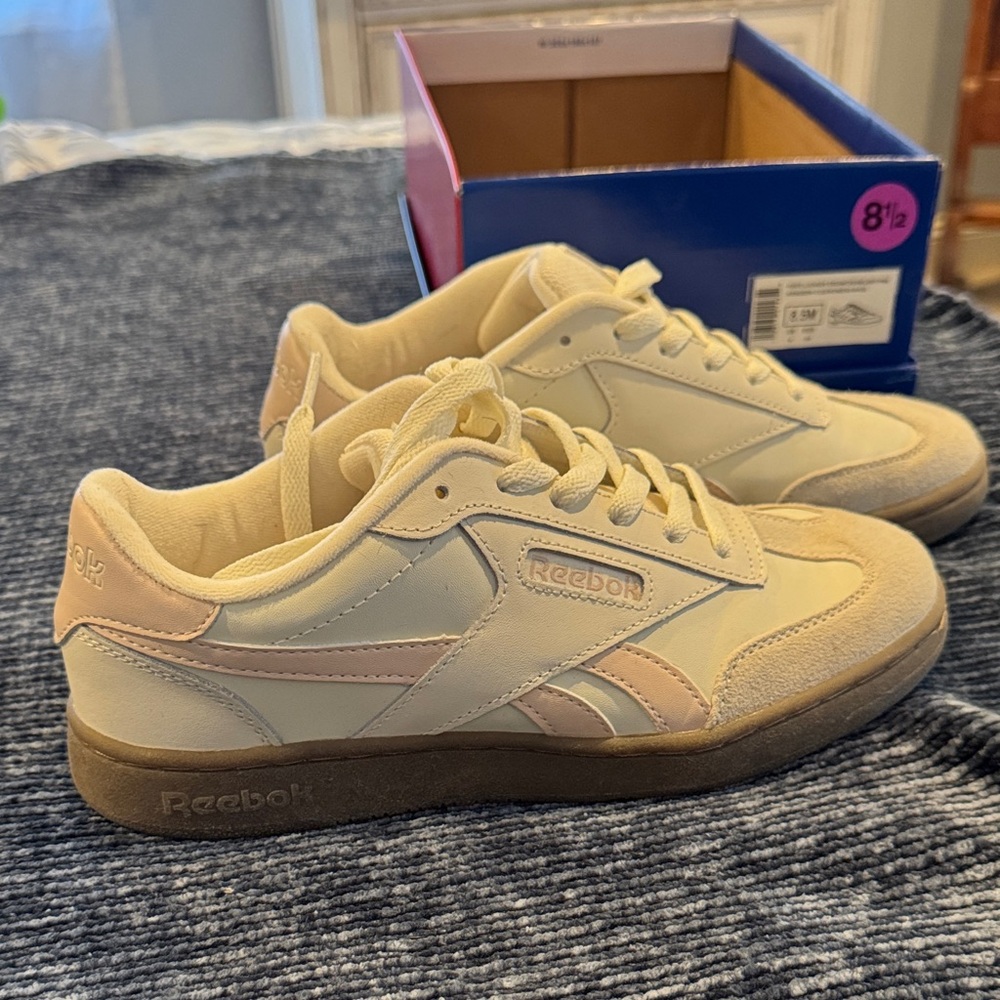 Reebok 8.5 cream/pink/ tan Sneakers